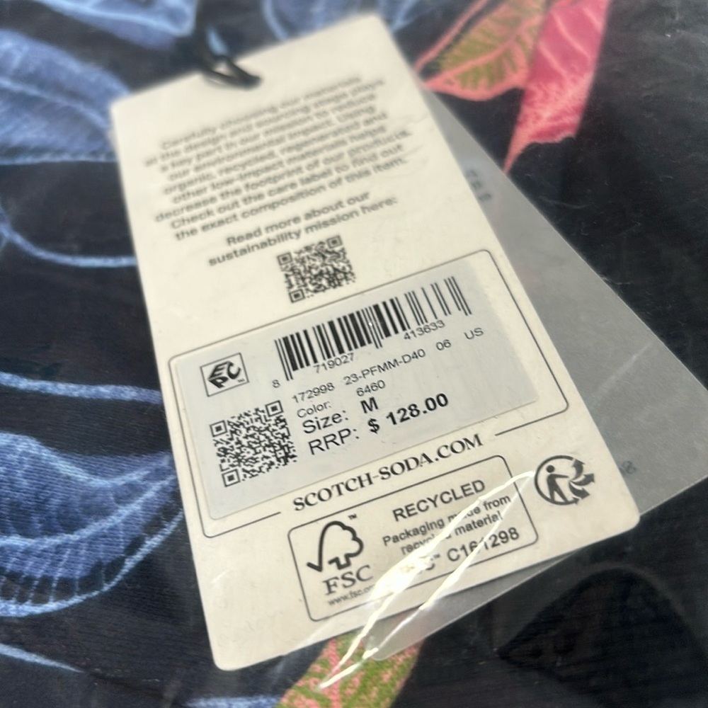 New Scotch and Soda
Big All Over Print Sweatshirt - Picture 11 of 16